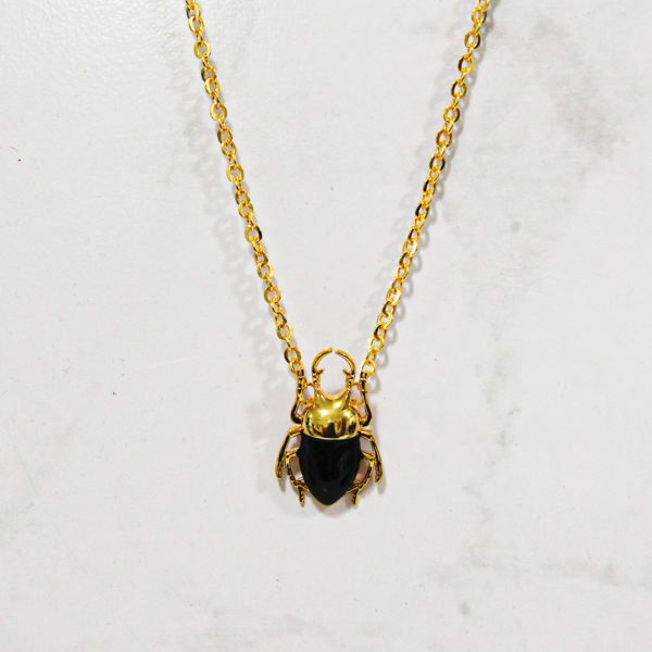 COLLAR ESCARABAJO NEGRO